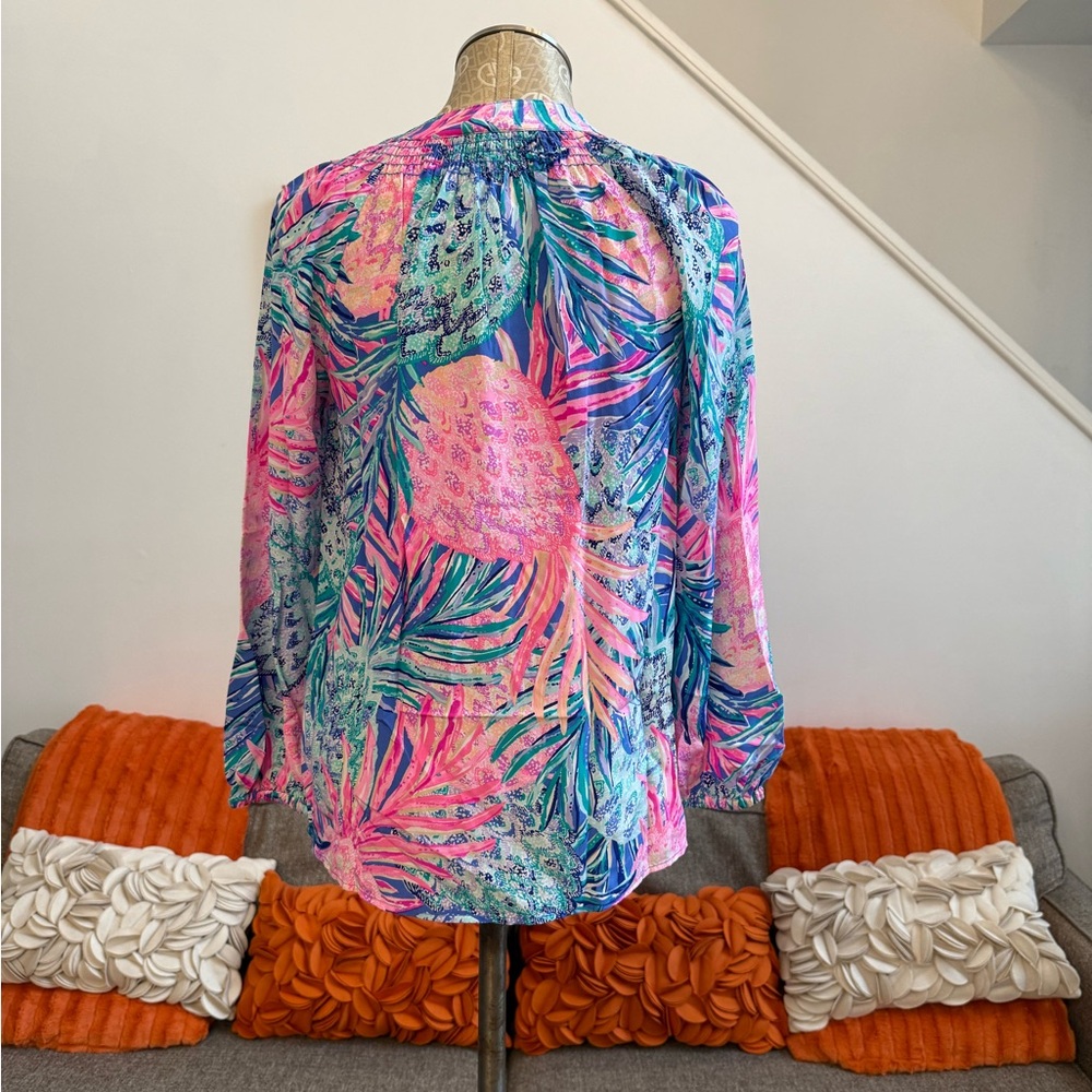 ❣️🆕Lilly Pulitzer Blue Pink Pineapple 100% Silk Elsa Blouse❣️ - Picture 5 of 8